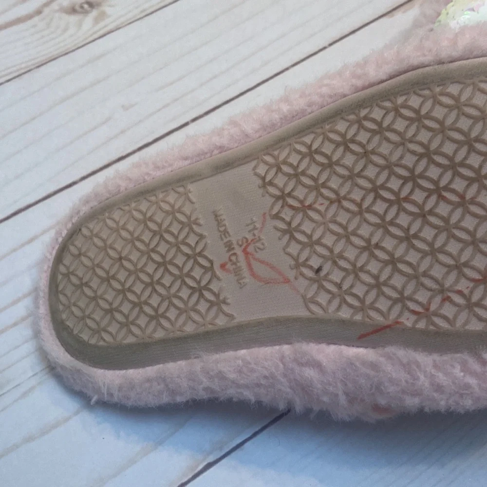 Cute glittery lamb slippers🐑